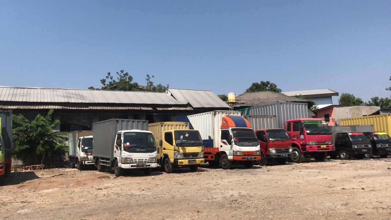 Jasa sewa truk box Alam Samudera Trans untuk logistik pabrik
