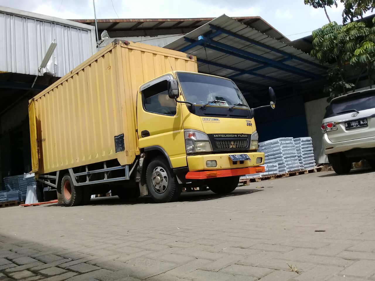 sewa truk engkel box jakarta terbaik dan terpercaya