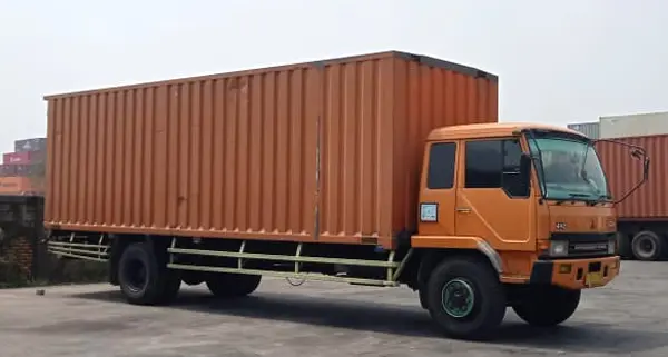 sewa truk fuso box