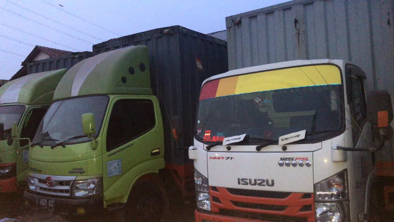 biaya sewa truk box