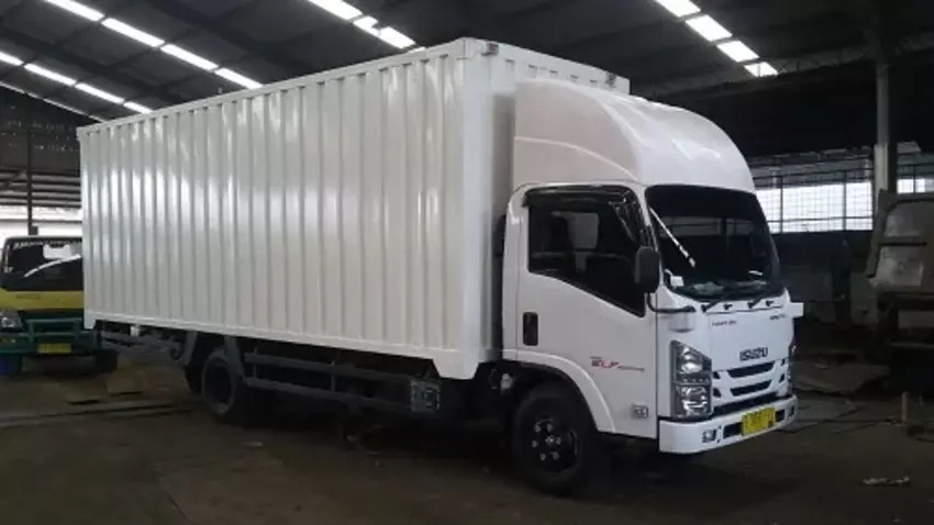 jasa penyewaan truk cdd box murah